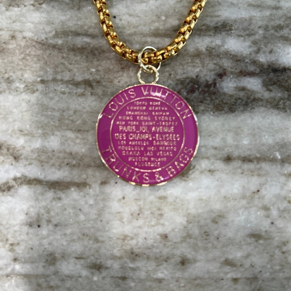 Louis Vuitton live listing item